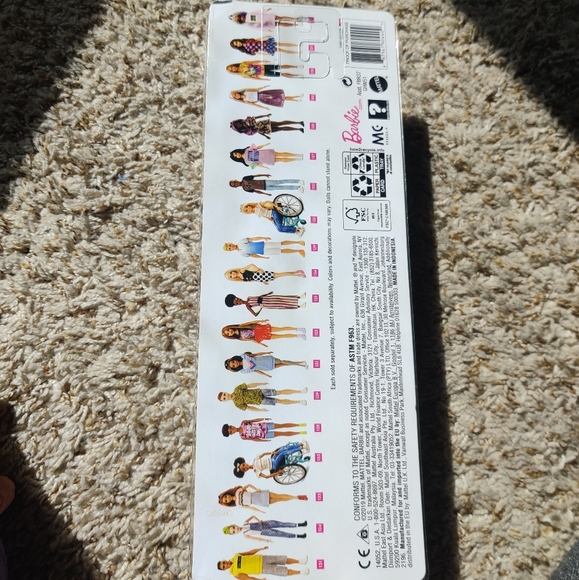 Barbie Fashionistas doll #135 - Picture 2 of 2